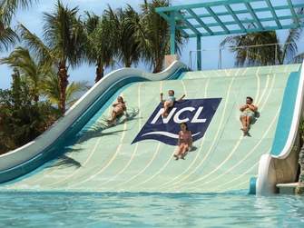 NCL GSC Great Tides Waterpark ©Norwegian Cruise Line Ltd.5.jpg
